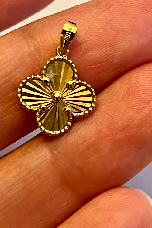 Elegant 18k Pure Solid Gold 4-leave Motif Diamond Cut Clover Pendant 1 gram